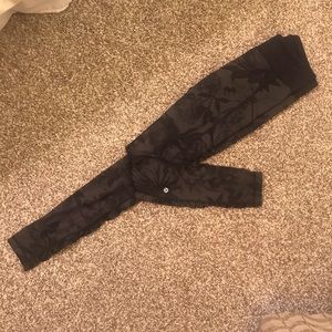 Lululemon Wonder Under Tight (size 6)